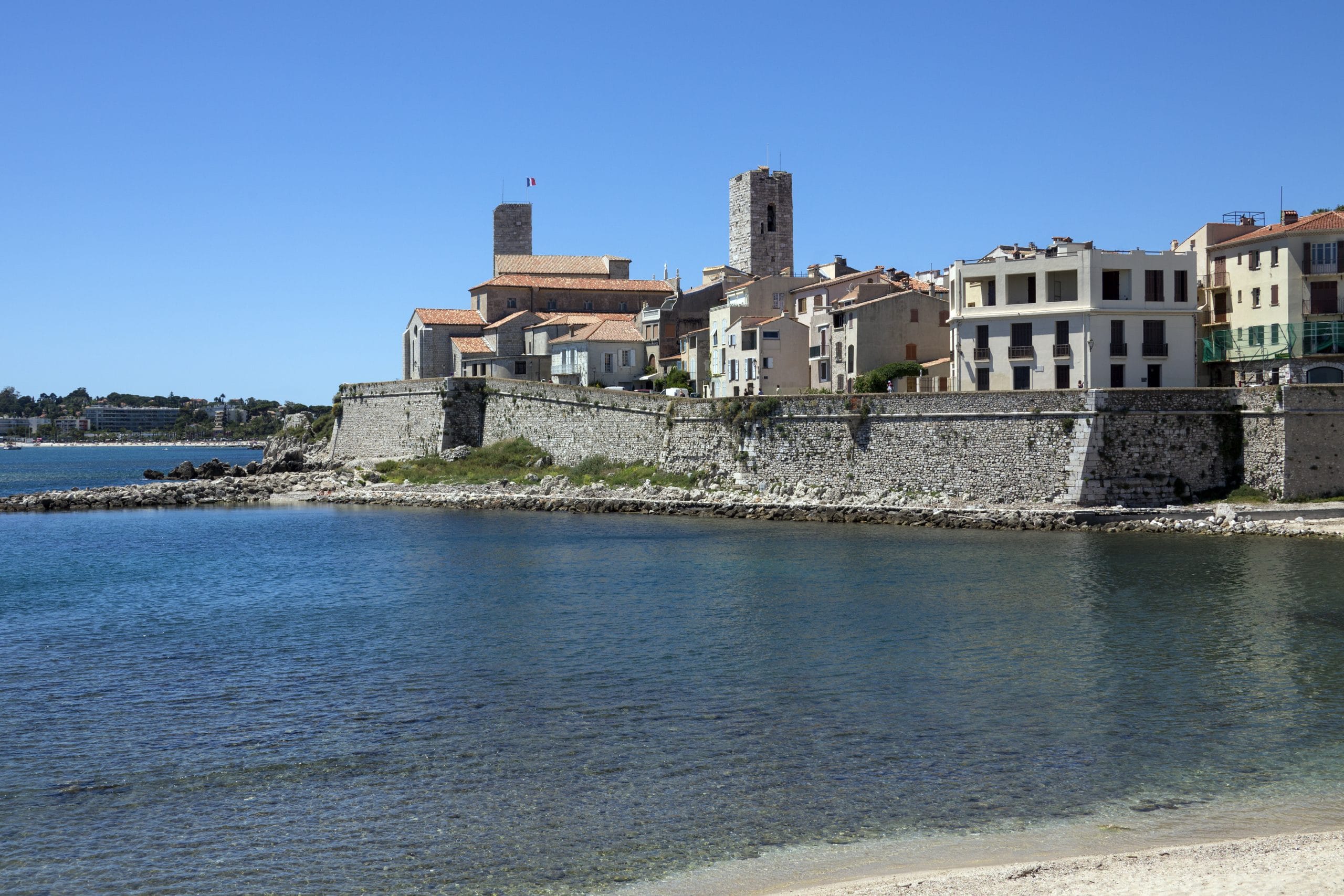 La estación de Antibes, en la Costa Azul, al sur de Francia.
