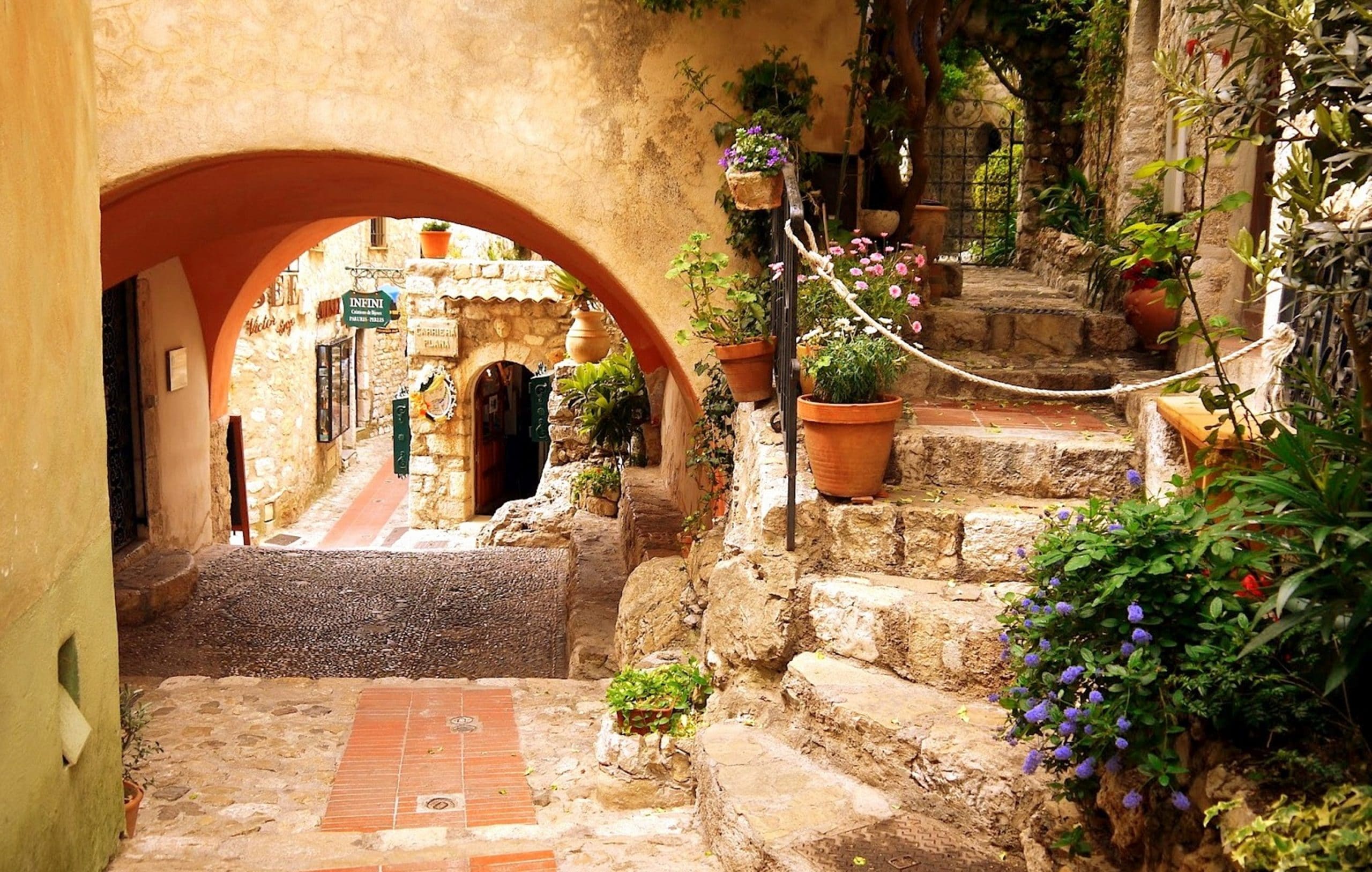 EZE VILLAGE2880